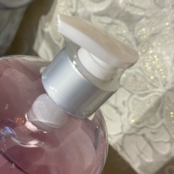 Rae Dunn 2 in 1 Wash - Shampoo & Conditioner - Picture 4 of 5